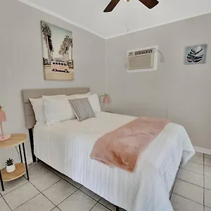 https://sf-unit-3-across-from-beach-spacious-kitchen-living-bdr.panamacity-beachhotels.com