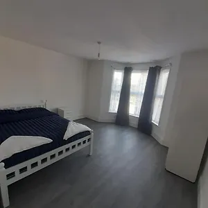 https://rayans-lodge-stratford.cambridgehotelsuk.com